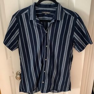 Slate & Stone Size Medium shirt sleeve shirt